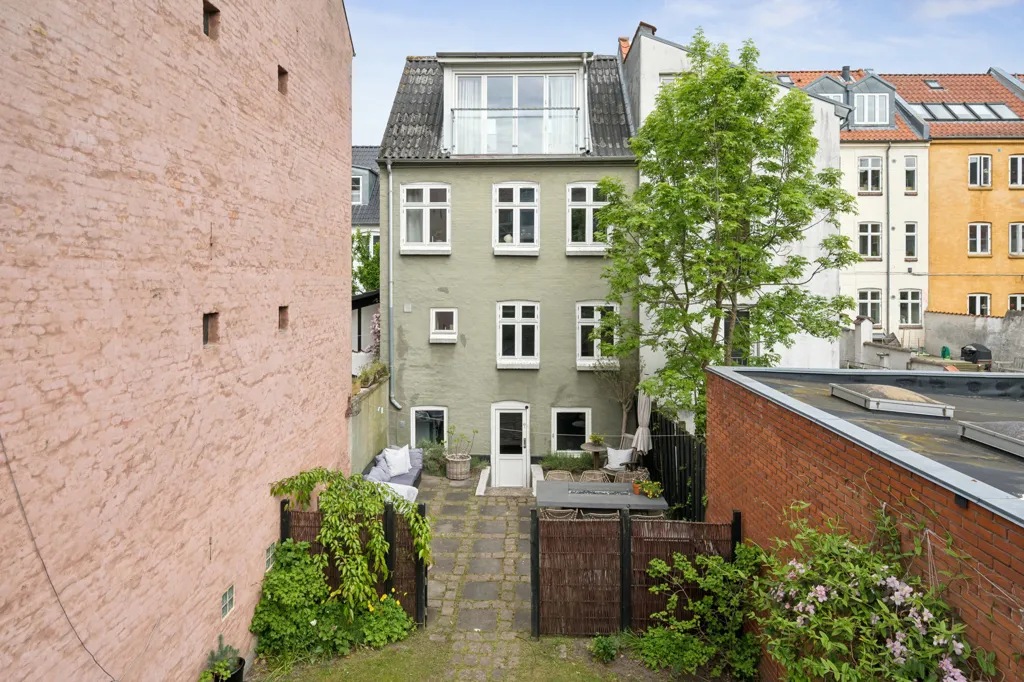 Jardin - Historic Terrace House with Garden in Aarhus C