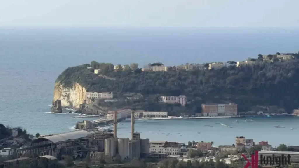 Luxury Penthouse with Panoramic Views in Naples