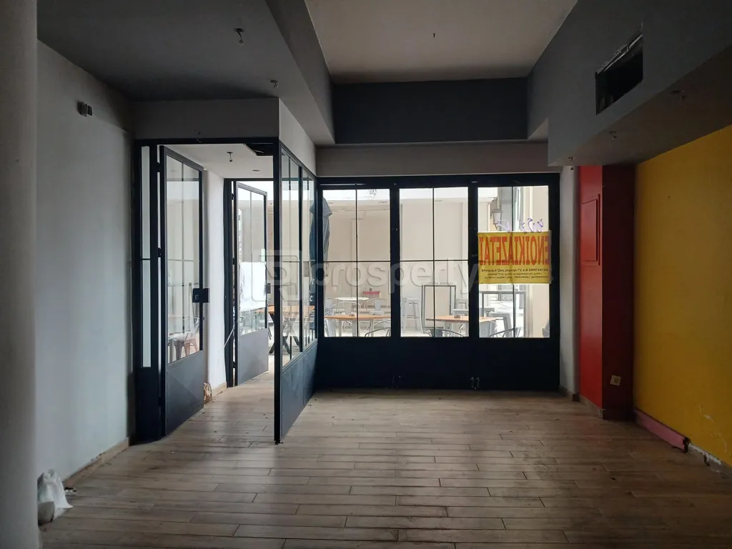 Toad - Commercial Space with City View in Patra