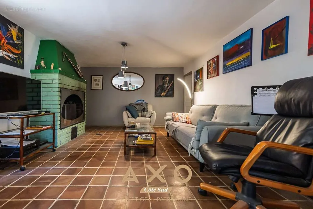 Elutuba - Villa with Pool in Le Puy Sainte Reparade