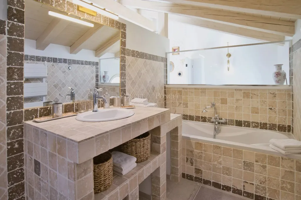 Vannitoad - Elegant Stone House with Pool on Uzès Outskirts