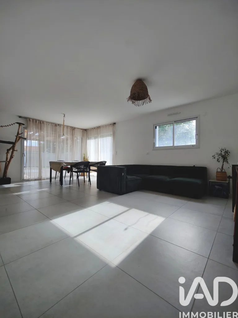 Elutuba - Contemporary House with Pool in Challans