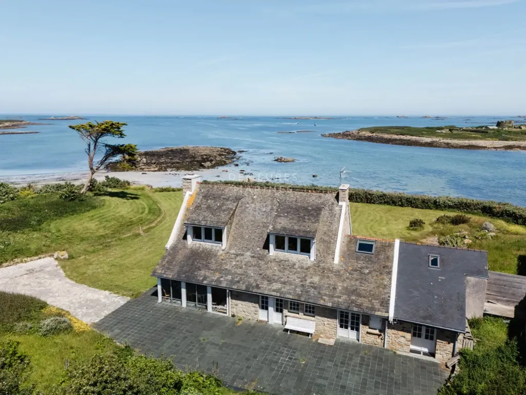 Vue aérienne - Villa en Pierre Face à la Mer à Landéda