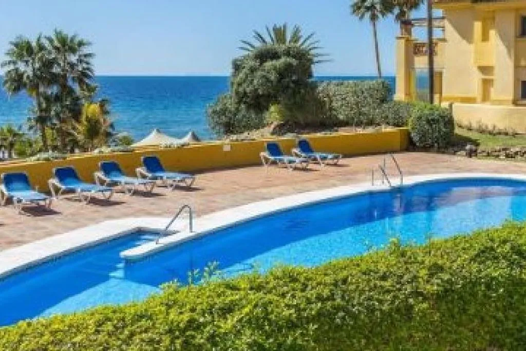 Piscine - Seafront Apartment with Sea View in Marbella