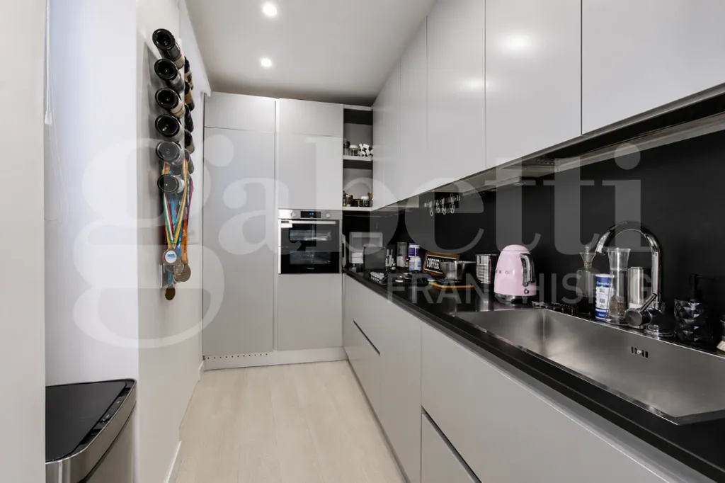 Cucina - Appartamento ristrutturato con box auto a Ponte Milvio, Roma