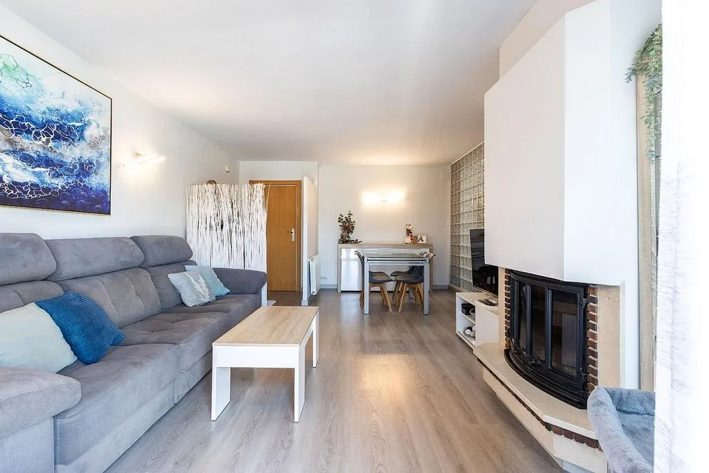 Reformed Apartment with Terrace in Polinyà