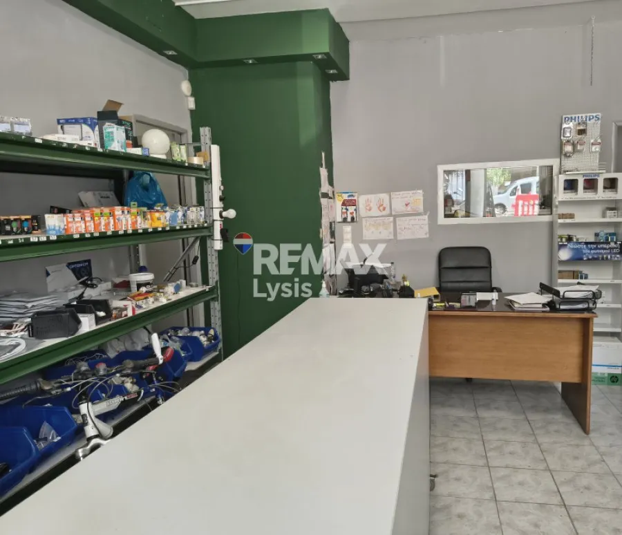 Pièces - Ground Floor Shop with Metro Access in Neos Kosmos