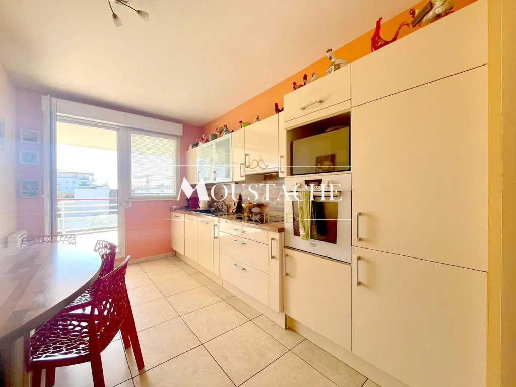 Köök - Traversant Apartment with Balcony in Royan
