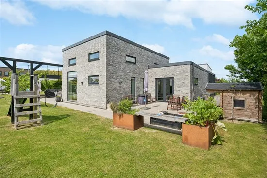 Jardin - Contemporary Villa with Garden in Skødstrup