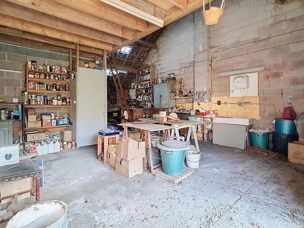 Garage - Spacious House with Dependencies in La Roche-en-Brenil