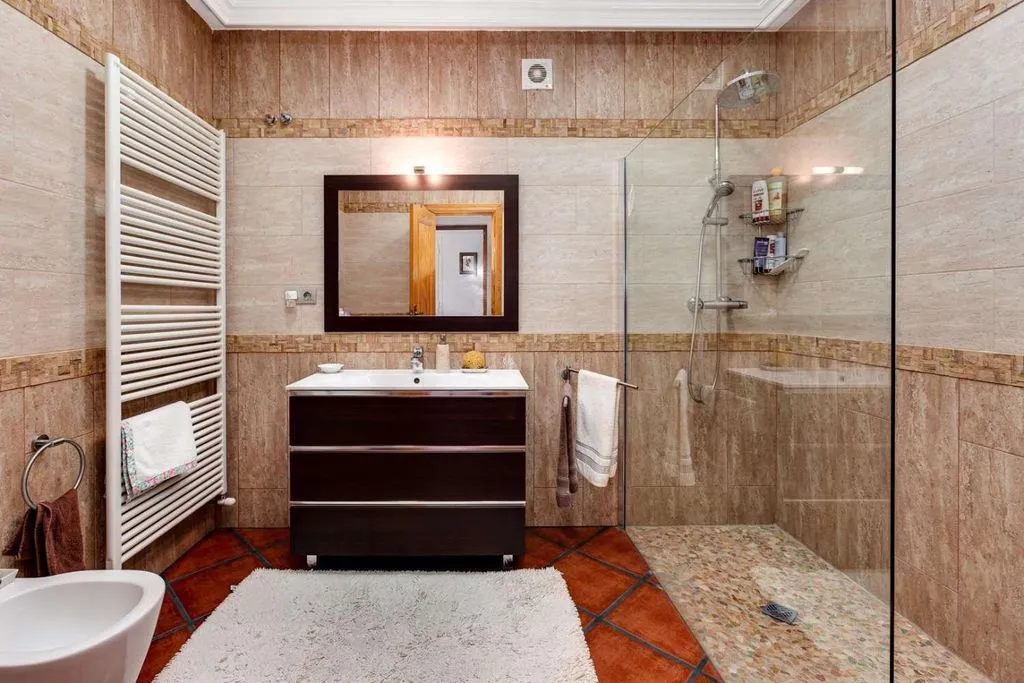 Bathrooms - Luxury Villa with Private Pool in San Luis, Torrevieja