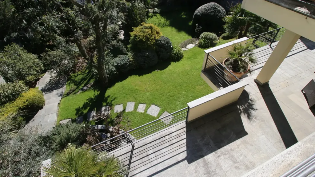 Giardino - Villa with Panoramic Views in Inverigo