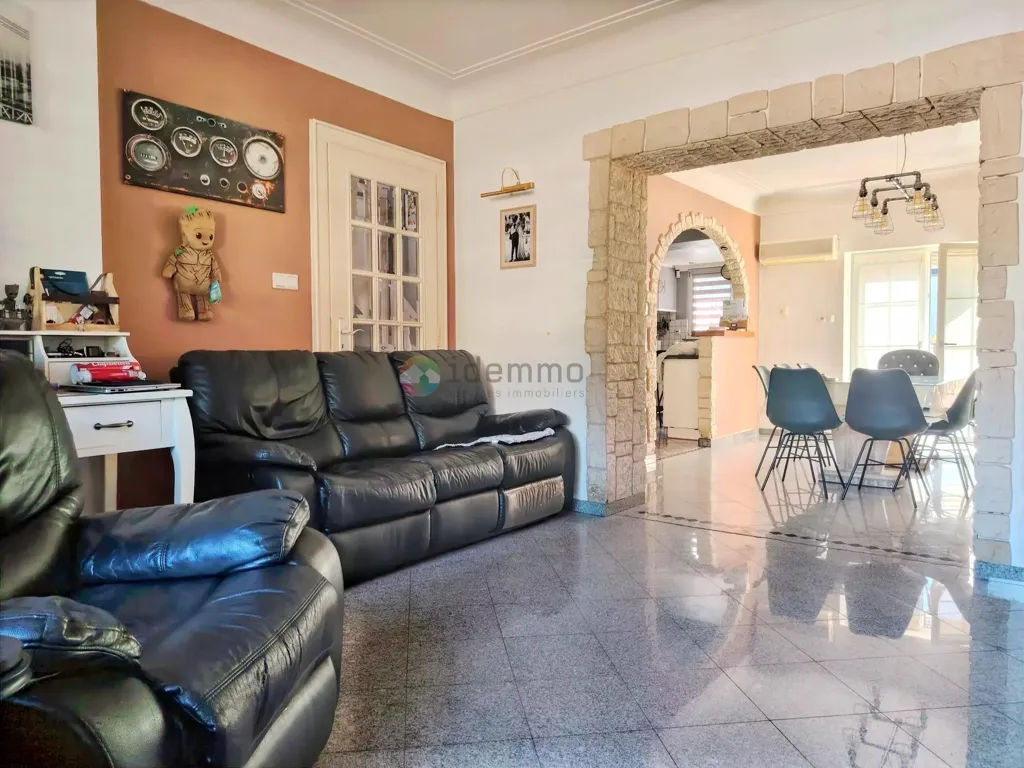 Séjour - Maison avec Terrasses et Bassin à Niederkorn