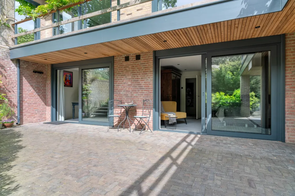 Terrass - Fully Renovated Villa with Pool in Nijmegen