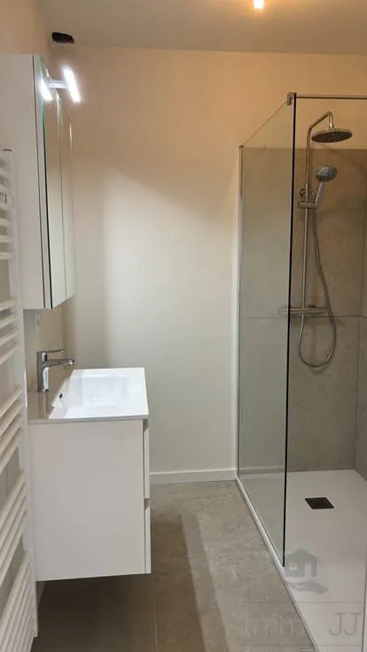 Salles de bain - Appartement Rénové avec Terrasse à Hasselt
