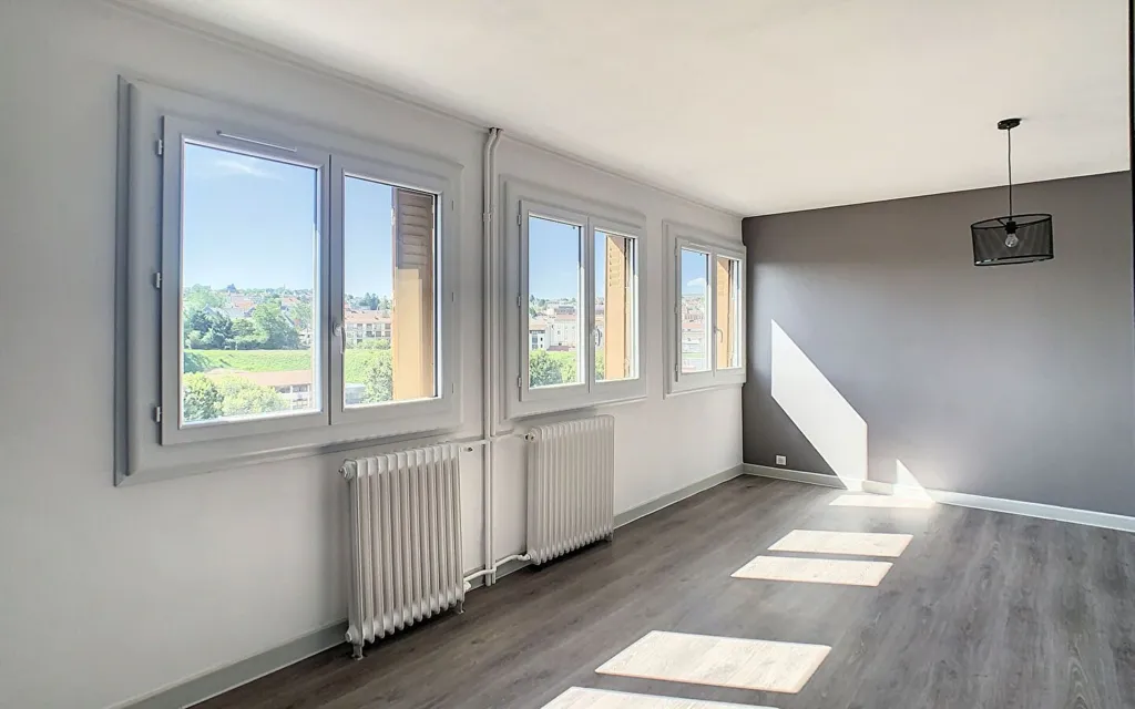 Pièces - Appartement avec Vue sur Aurillac au 3ème Étage