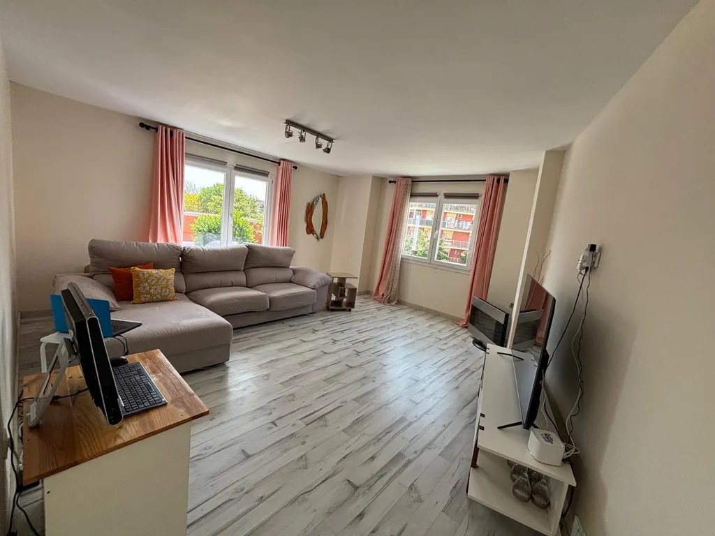 Séjour - Renovated Apartment with Terrace in Urban Centre