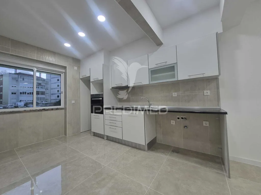 Cuisine - Remodelled T2 with Suite in Cova da Piedade