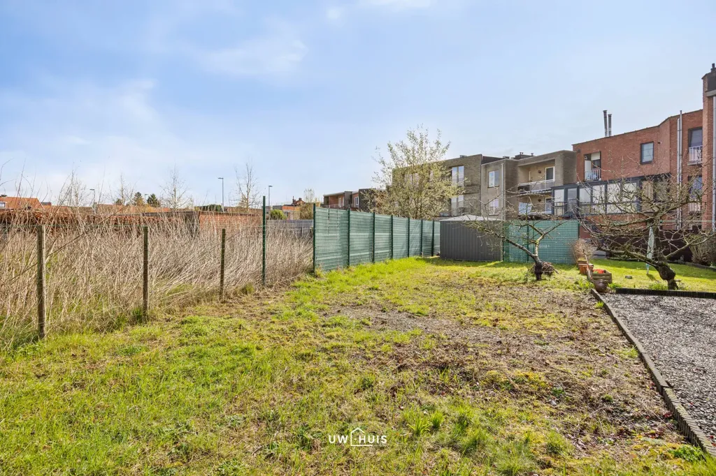 Aed - Building Plot with South-Facing Garden in Zwijndrecht