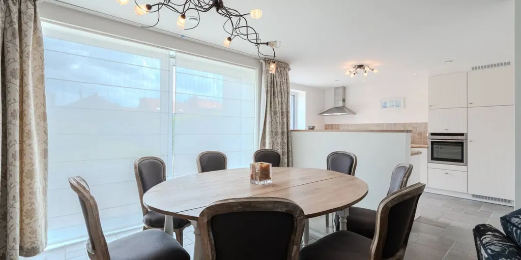 Sala da pranzo - Energy Efficient House with Garden in Saint-Jean