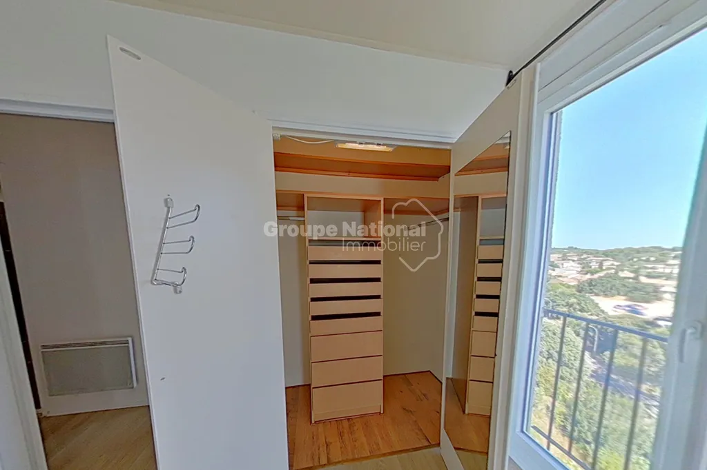 Rooms - Apartment with Panoramic View in Villeneuve-lès-Avignon
