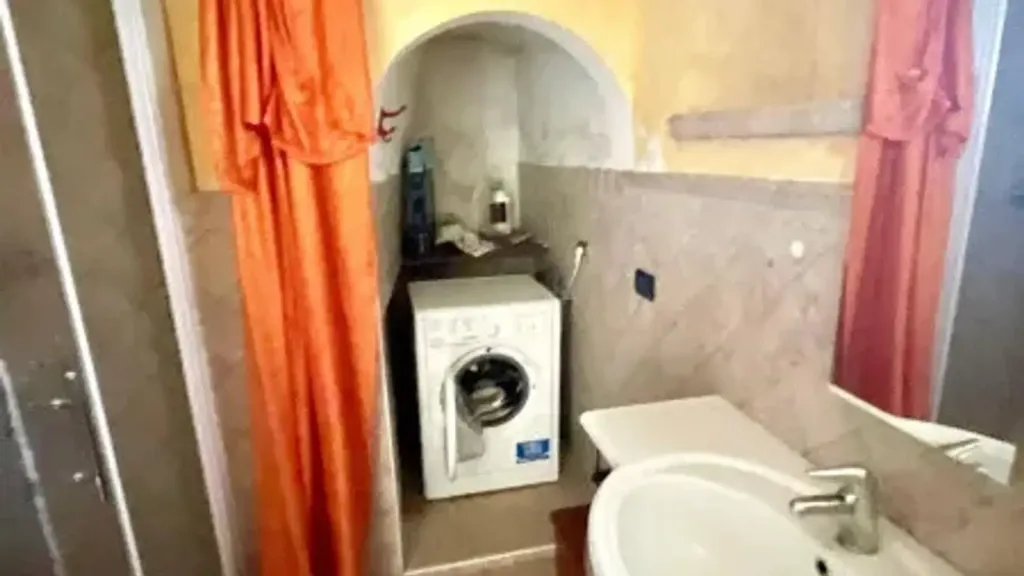 Salles de bain - Rustic-Style Flat with Balcony in Atessa