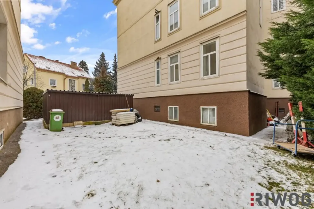 Garden - Altbau with Optional Balcony in Hietzing