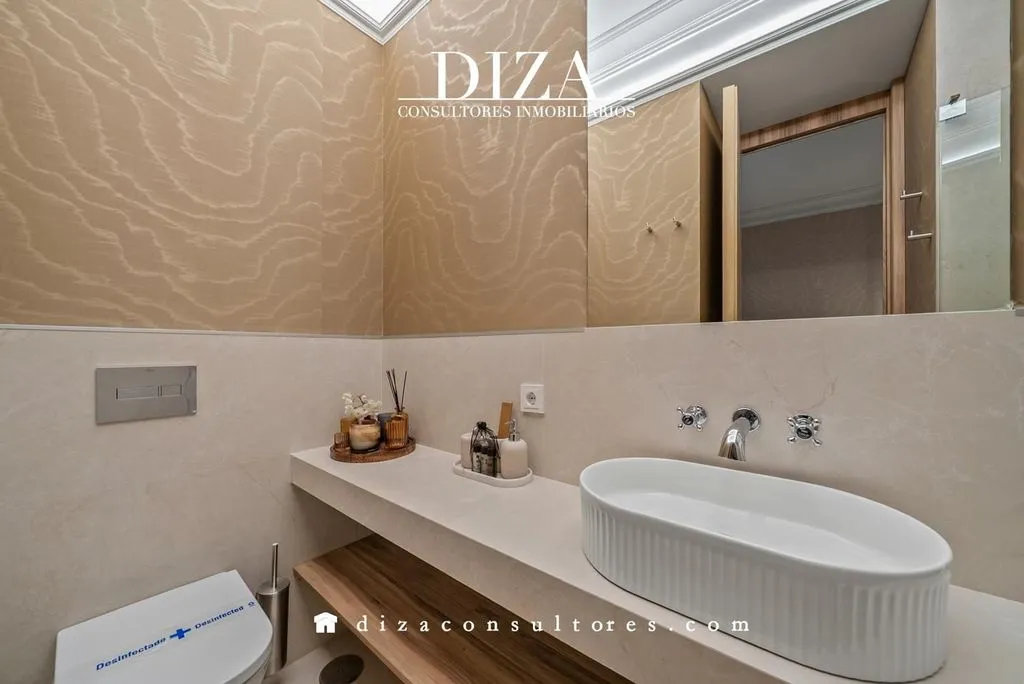 Vannitoad - Luxury 6-Bedroom Apartment in Madrid
