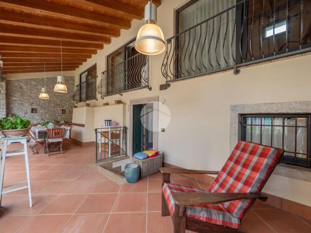 Terrazza - Rustic Corte with Pool in Costermano