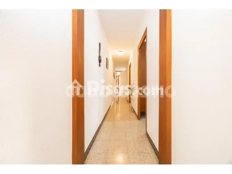 Esik - Three-Bedroom House with Terrace in Torelló