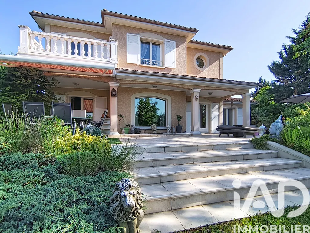 Extérieur - Villa Familiale avec Piscine à Grézieu-la-Varenne