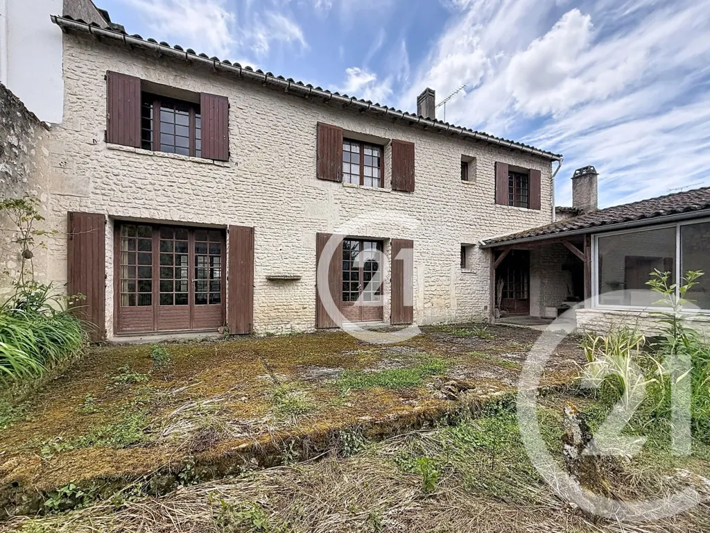 Aed - 6-Bedroom House with Garden in Jarnac