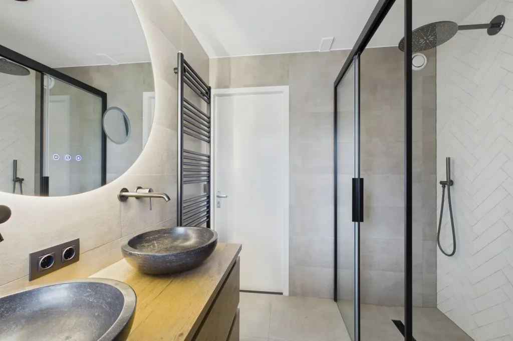 Vannitoad - Modern Two-Storey House with Garden in Philippine