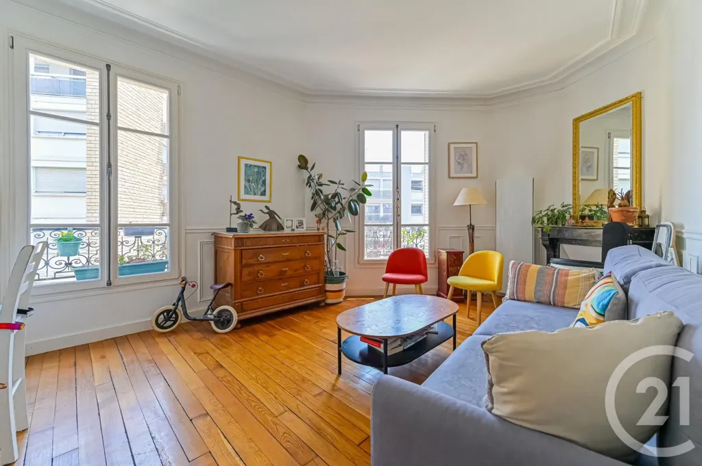 Soggiorno - Charming Parisian Flat with Balcony in 12th Arrondissement