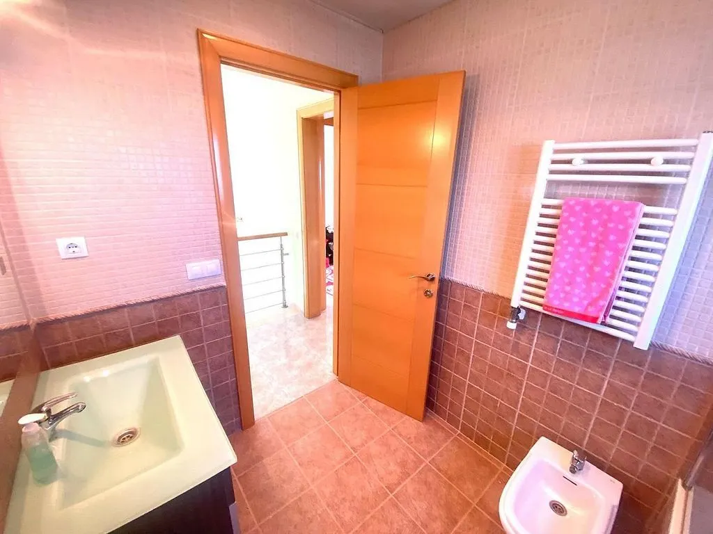 Salles de bain - Independent House with Pool in Valldemar