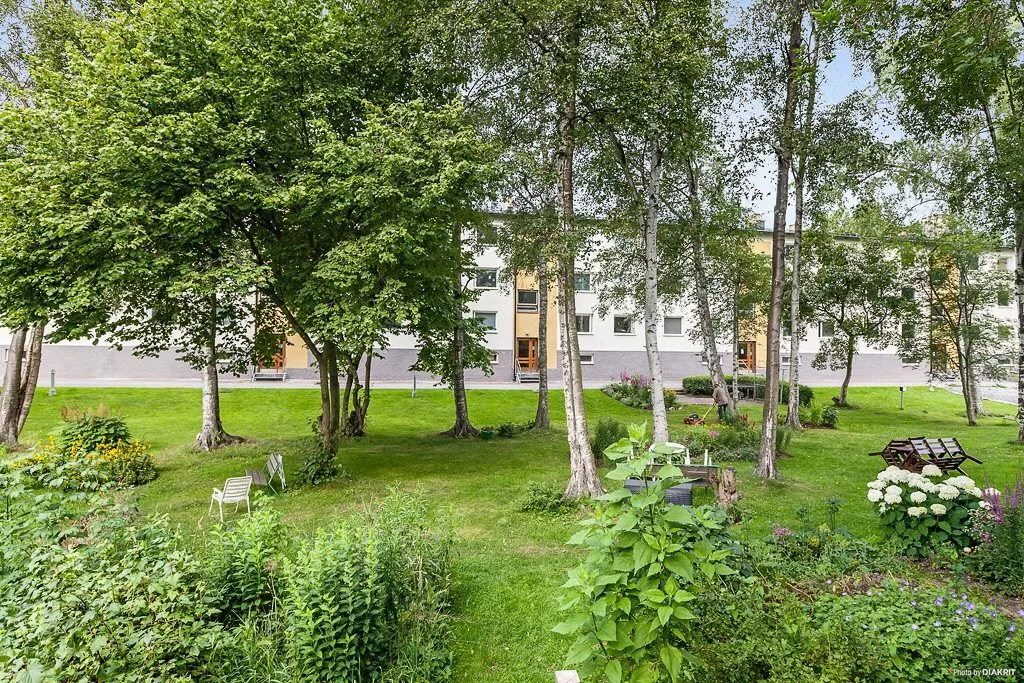 Garten - Bright Apartment with Balcony near Stuvsta Centre