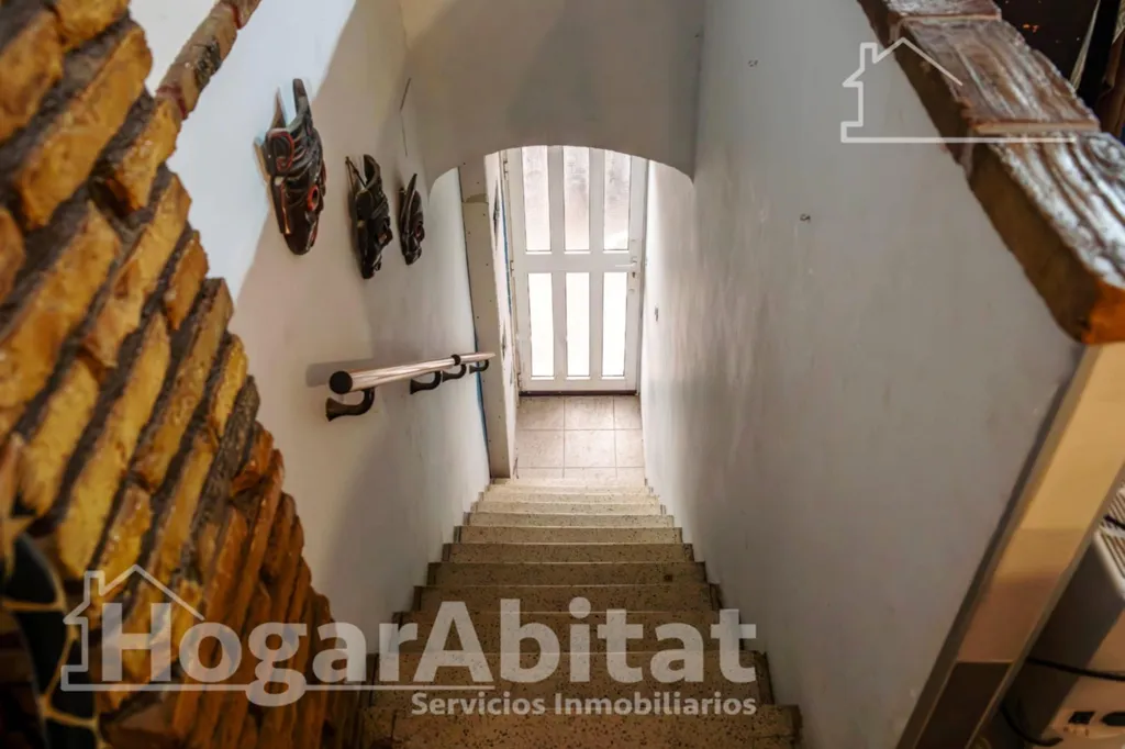 Toad - House with Large Terrace in Manises