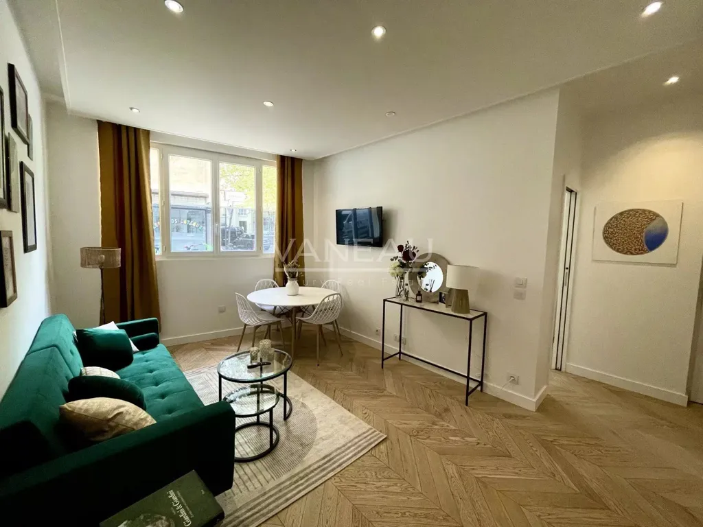 Séjour - Appartement Meublé avec Climatisation à Paris 16ème