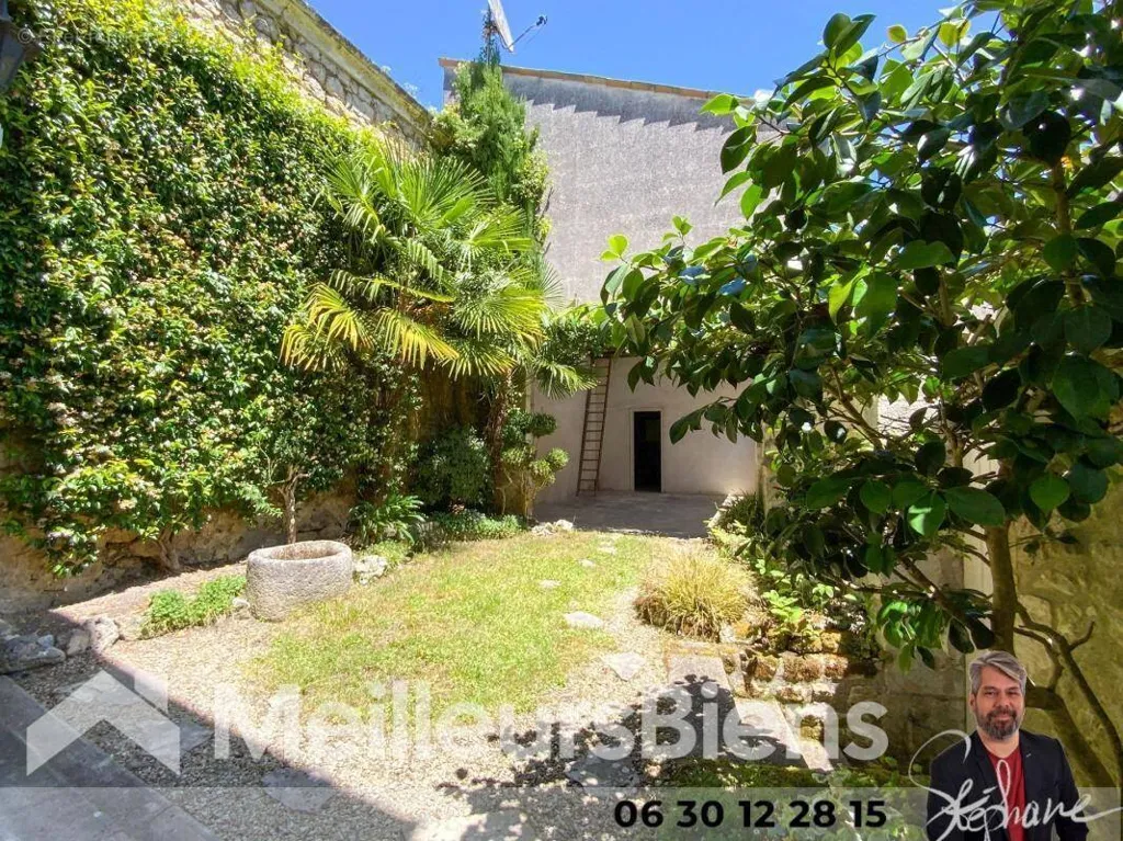 Jardin - Maison de Caractère avec Espace Pro au Centre de Jonzac