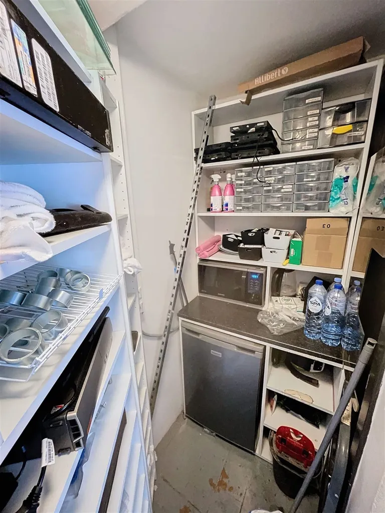 Buanderie - Immeuble Mixte avec Commerces à Uccle