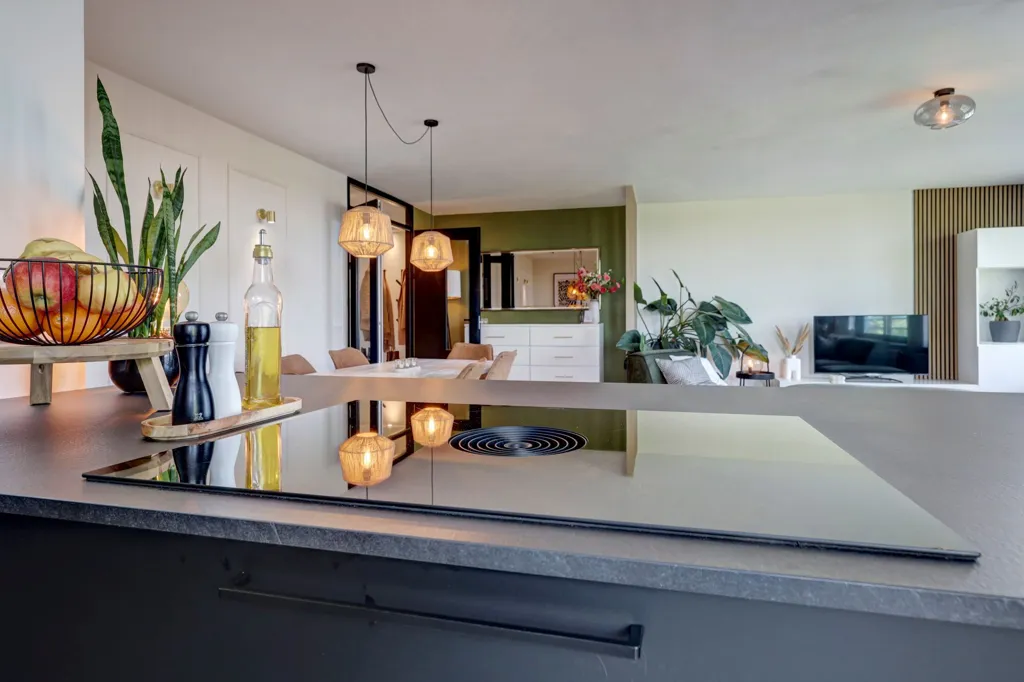 Cucina - Modernised 3-Bedroom Apartment with Balcony in Westerpark