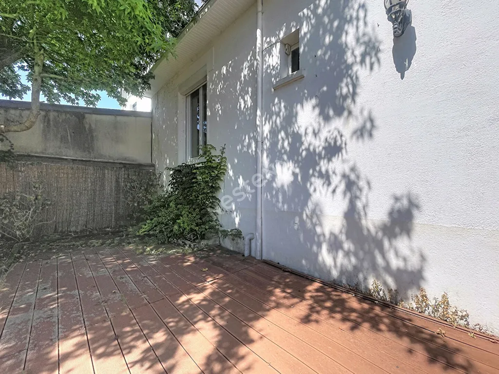 Terrace - 1930s House with Garden in Nantes