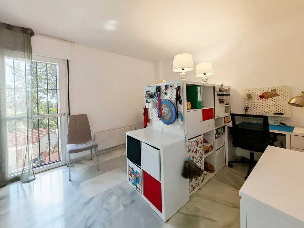 Bureau - Duplex Penthouse with Sea View in Marbella