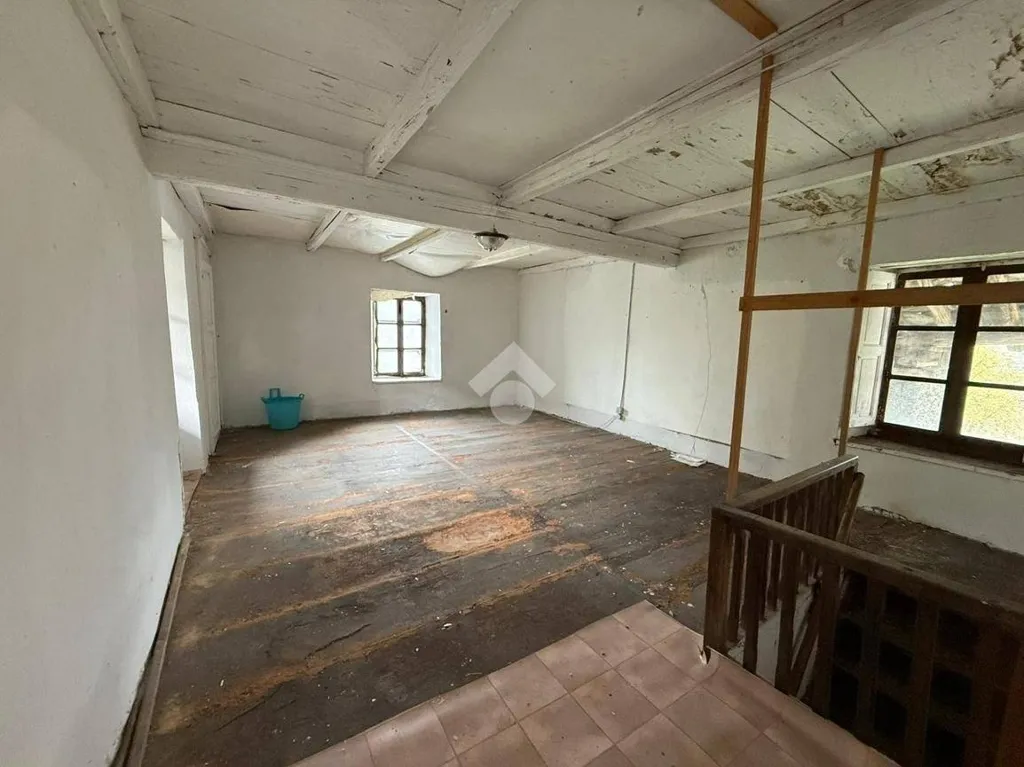Pièces - Rustic House with Garden in Viù