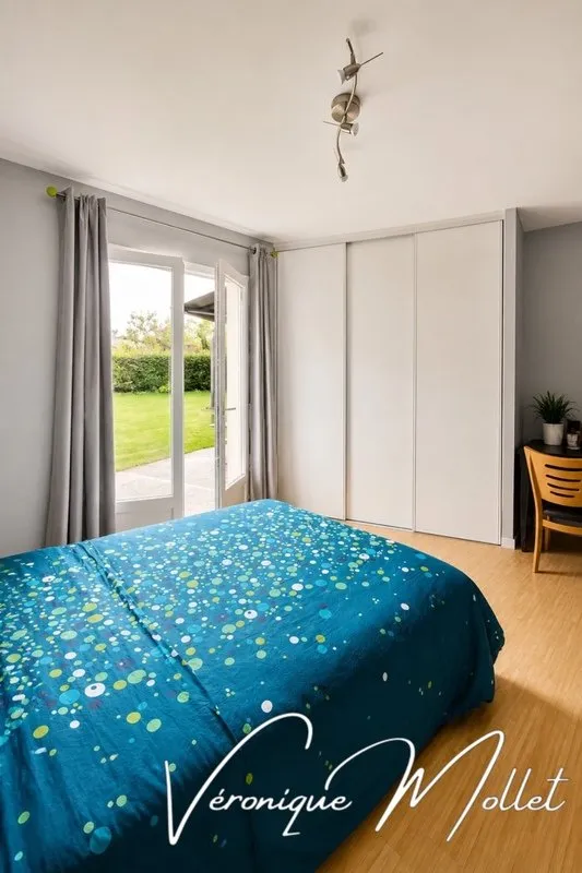 Chambres - Maison Contemporaine de Plain-Pied avec Jardin à Proximité