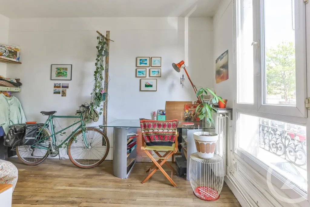 Bureau - Appartement 2 Pièces avec Jardin à Aubervilliers