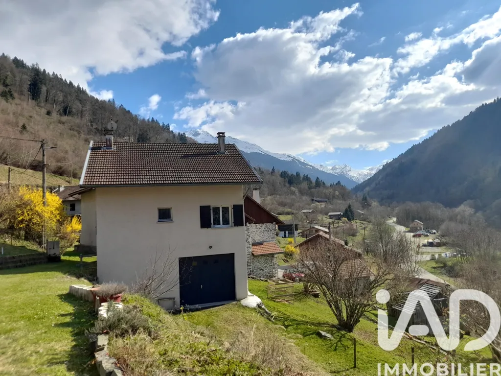 Välivaade - Charming House with Large Garage in Le Haut-Bréda