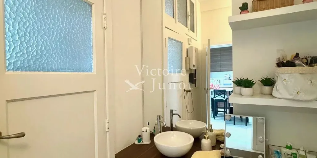 Salles de bain - Appartement Luxe avec Garage à Elsene