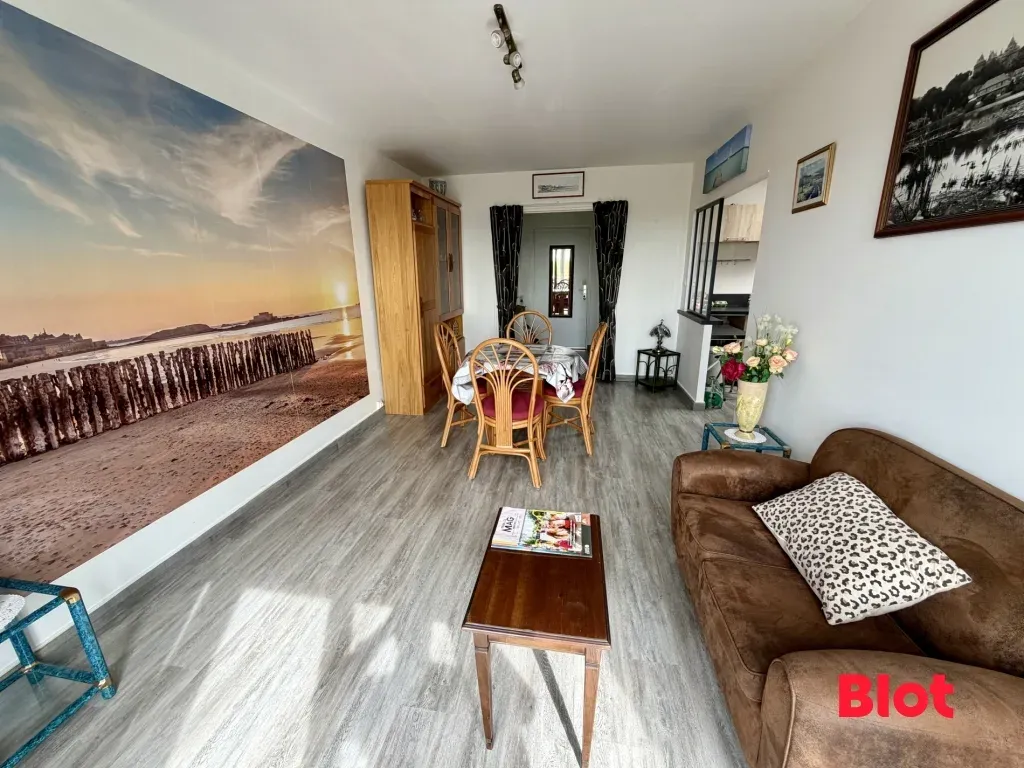 Elutuba - 2-Bedroom Apartment with Balcony in Saint-Malo