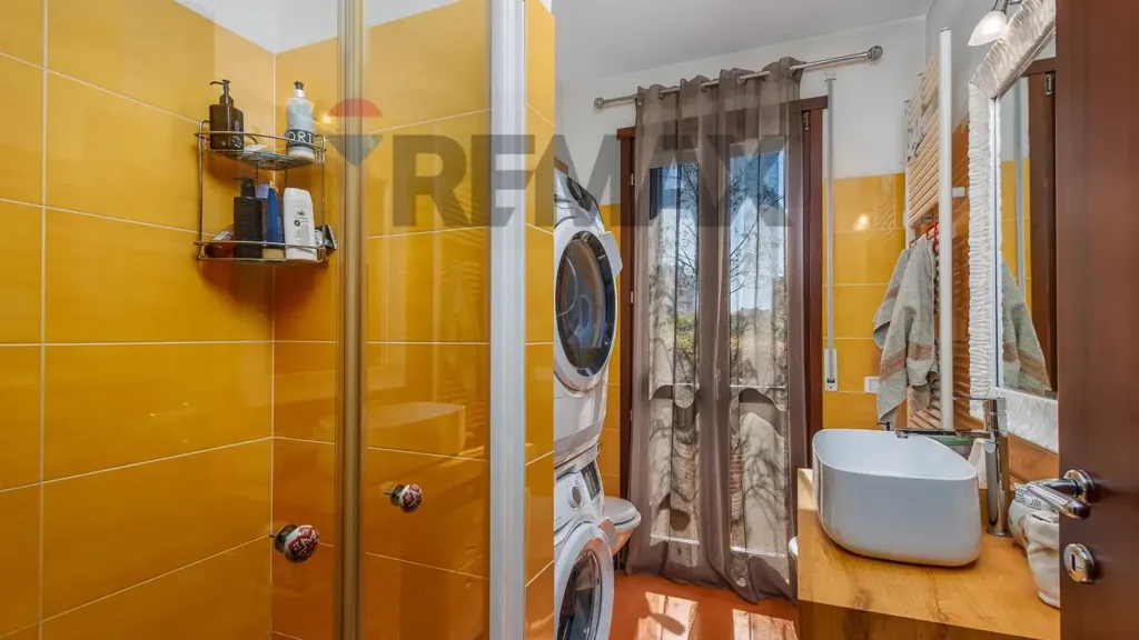 Salles de bain - Modern Apartment with Terrace in Bergamo